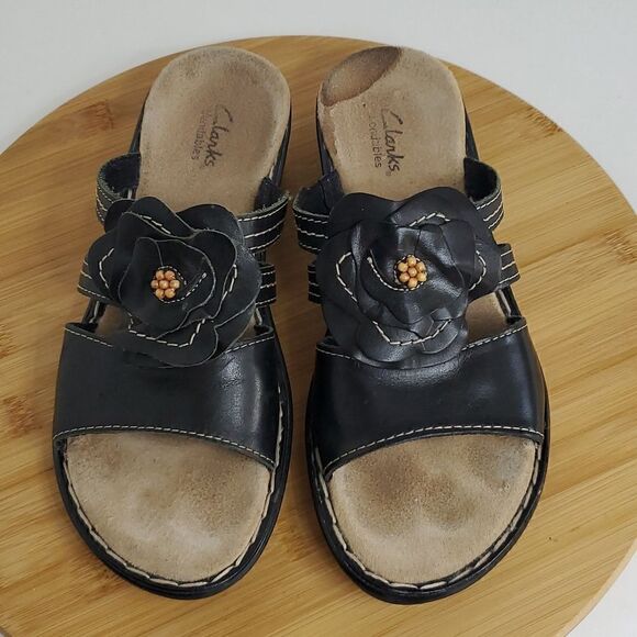 Clarks Bendables Black Leather Comfort Sandals Wedge Heel Flower Women’s 7 M - Picture 1 of 8